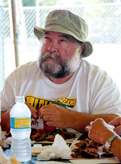 judge chewing judge chewing