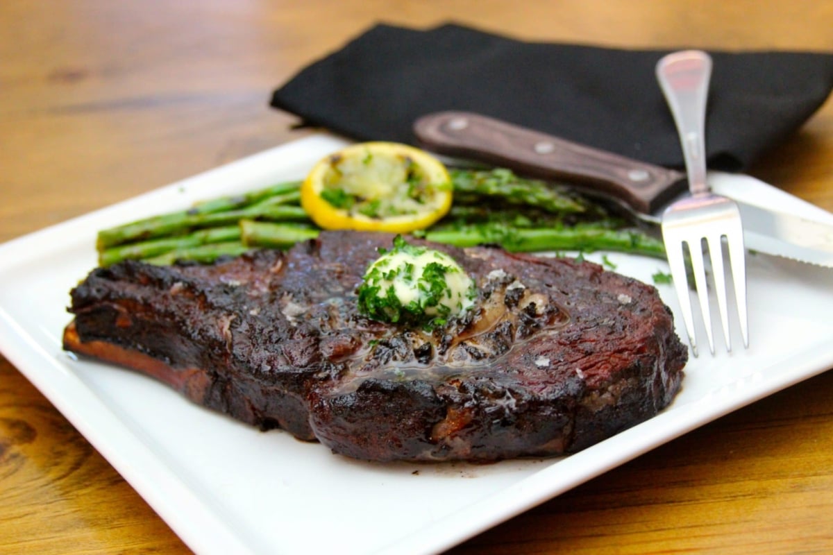 Sous-vide-que ribeye plated
