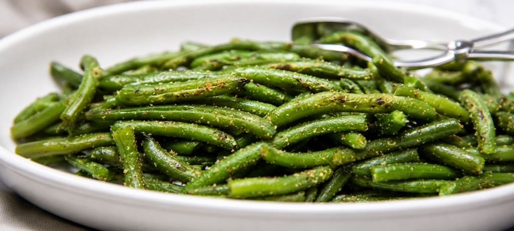 Green beans in a white dish.