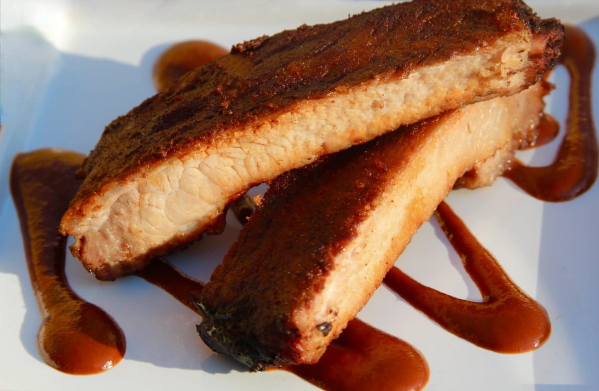 Sliced ribs on a plate