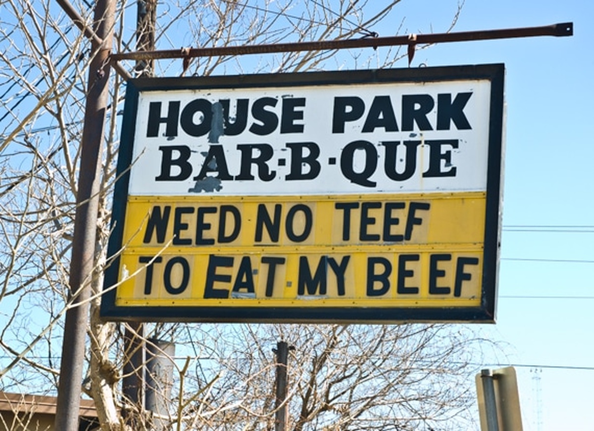 need no teef to eat my beef Vintage House Park Bar-B-Que sign that says "Need No Teef To Eat My Beef" in reference to smoked brisket.