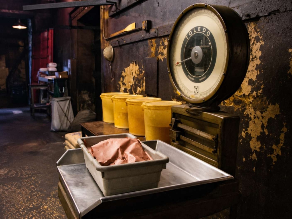 Old fashioned scale to weigh meats at Smitty's BBQ