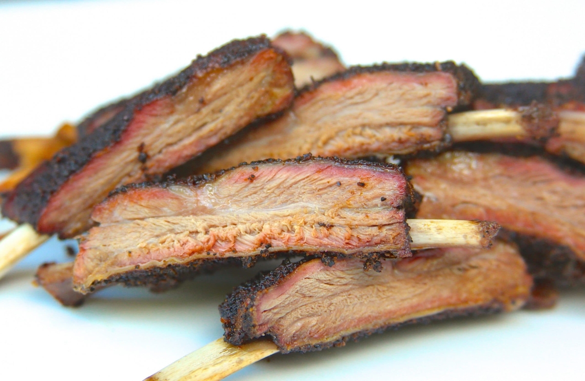 Sliced smoked venison ribs