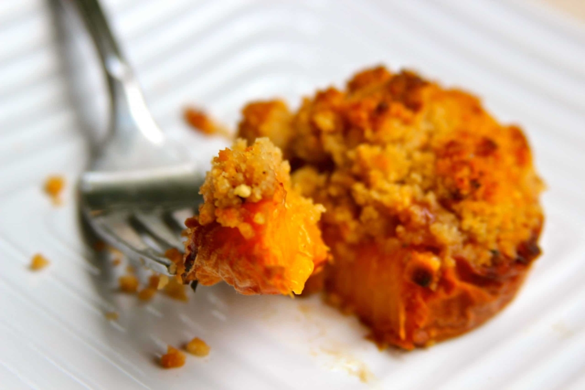 Grilled peach crumble plated