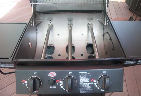 Char-Griller Flat Iron 3-Burner Outdoor Griddle GAS Grill with Lid in Black