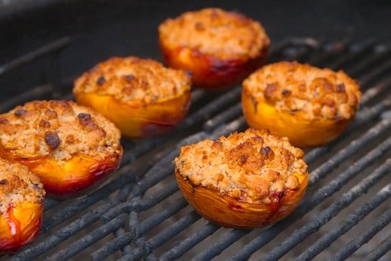 Grilled peaches with crumble topping