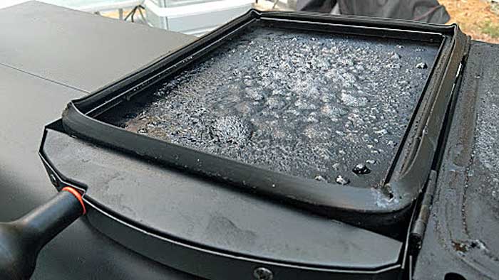 Masterbuilt Gravity Series 560 charcoal hopper lid