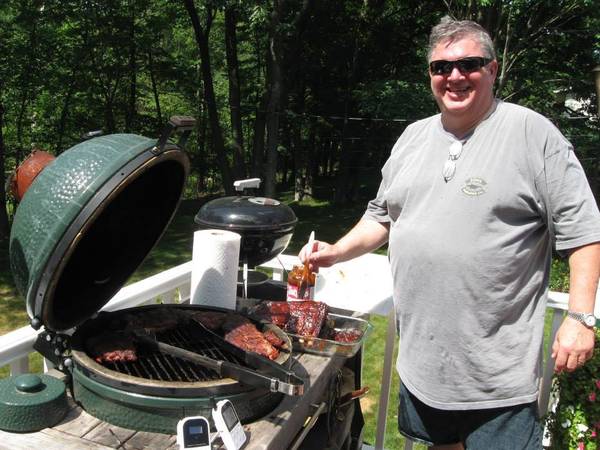 Mosca (Tom Brenholts) barbecuing on his kamado