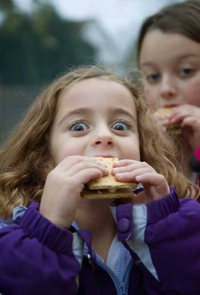 kids eating smores