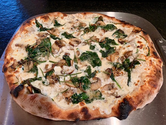 spinach mushroom pizza