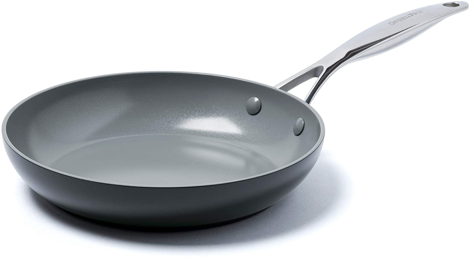 This Shockingly Lightweight Cast-Iron Pan Is Dishwasher-Safe