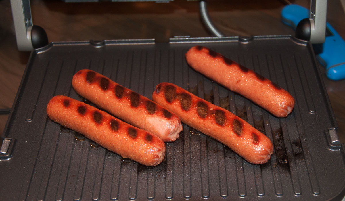 Cuisinart Griddler Five hot dogs