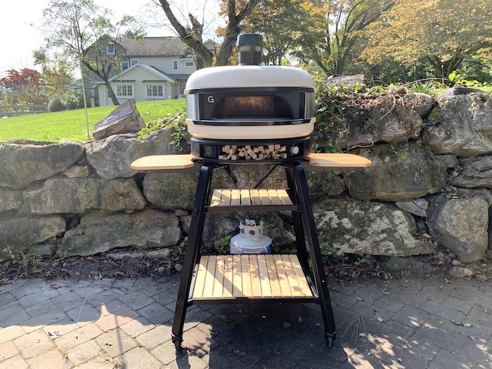 Dome pizza oven on stand
