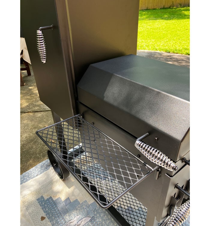 Vertical offset clearance smoker