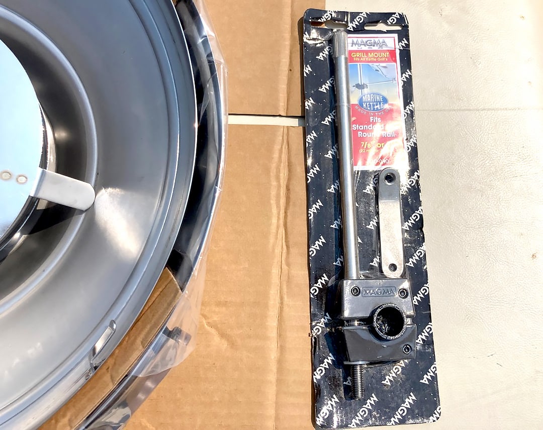 Magma grill mounting bracket