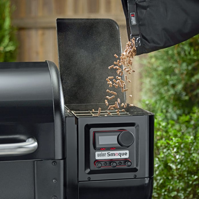 Weber Smoque pellet hopper