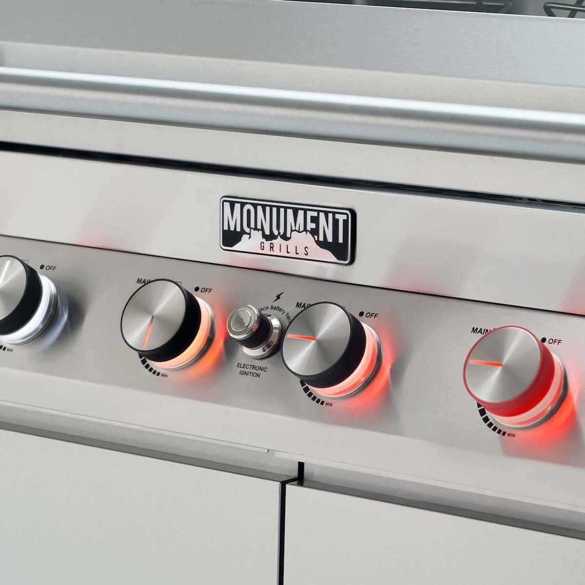 Monument Denali 605 Pro control knobs with LED lights