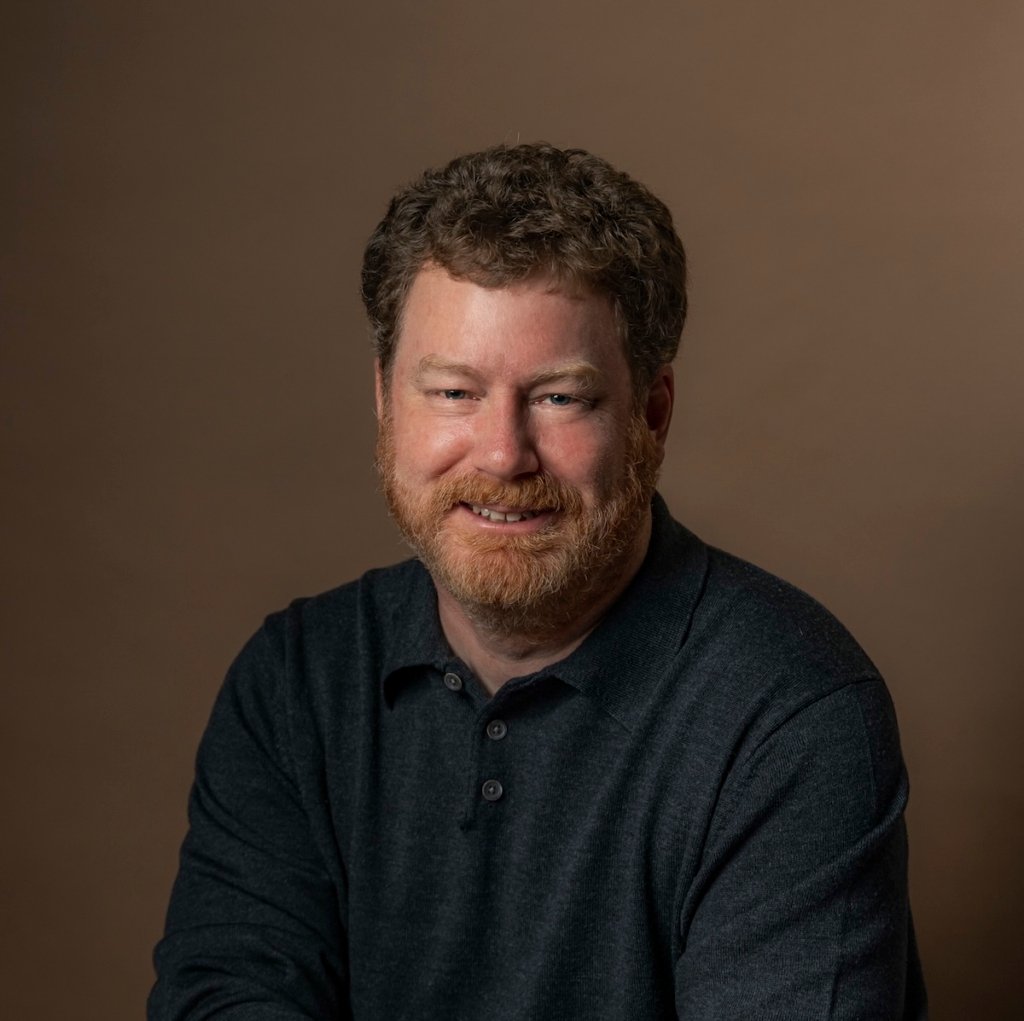 Robert F. Moss headshot seated