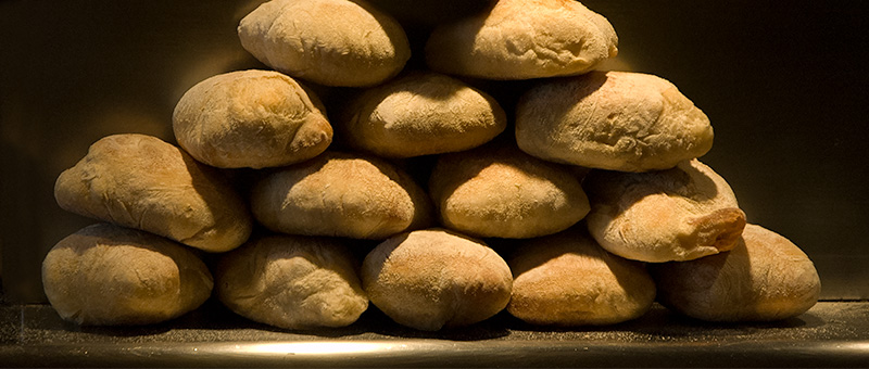 A stack of bread on a shelf

AI-generated content may be incorrect.