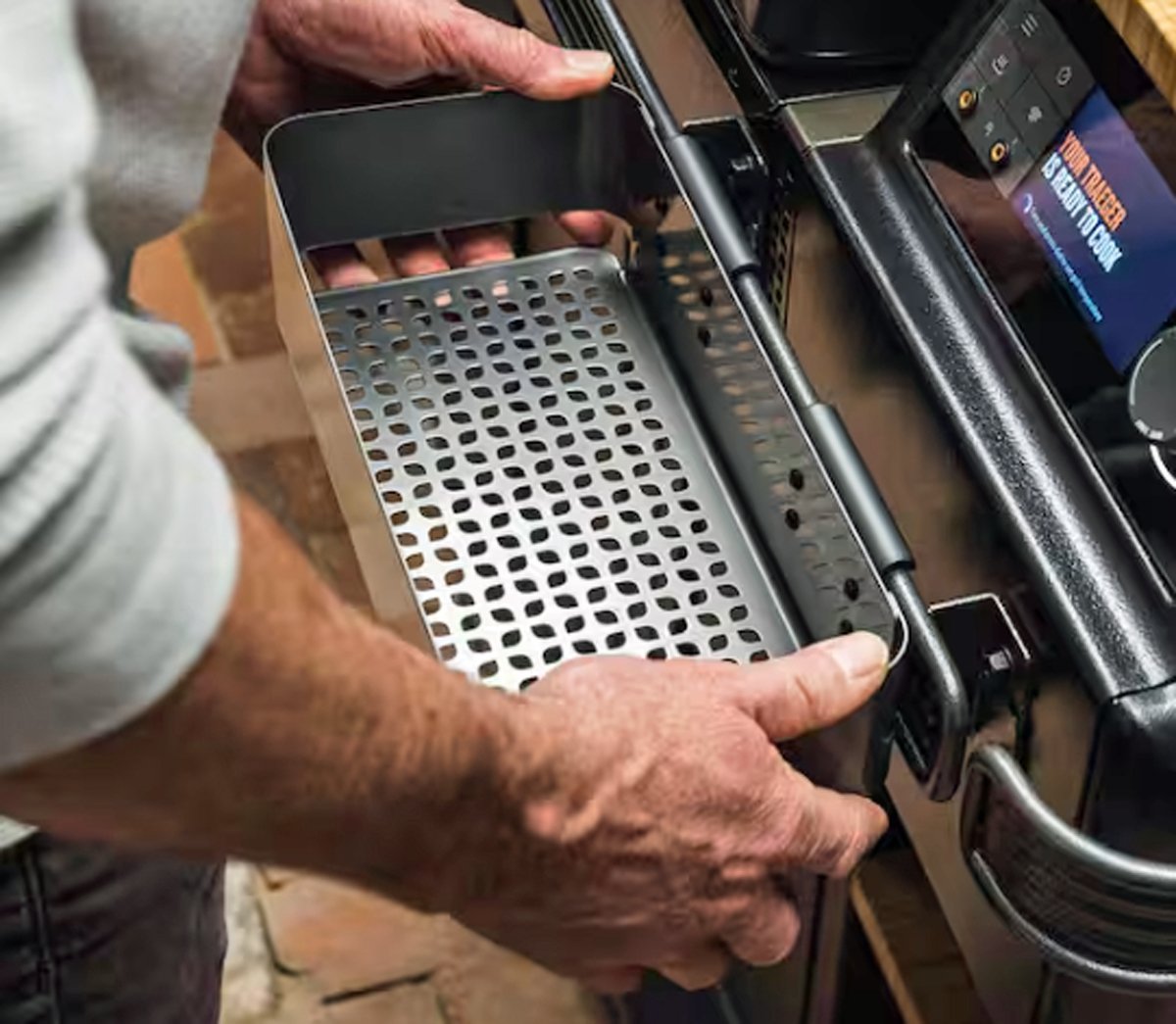 Traeger Pop-And-Lock condiment tray