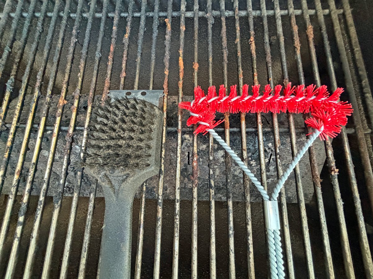 Steel and nylon grill grate brushes