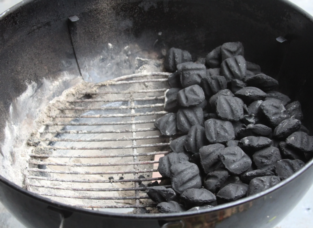 Charcoal setup for 2-zone grilling