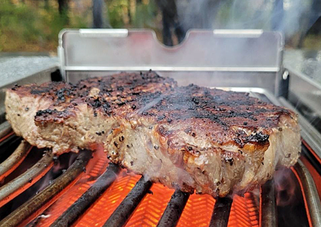 Napoleon Prestige 500 searing on infrared-red burner