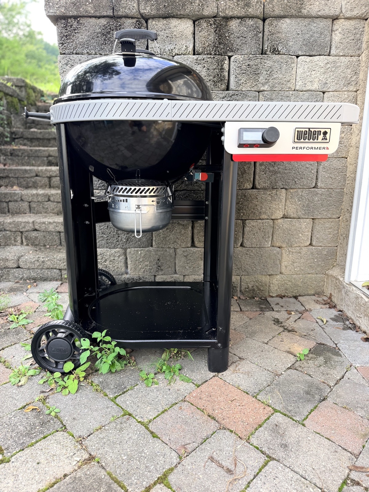 Weber 22-inch Performer Smart Charcoal Grill show from the front.