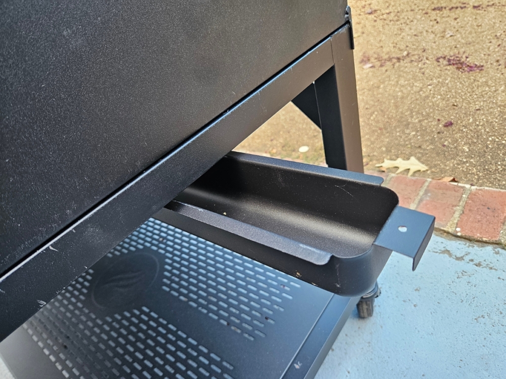 Removeable ash pan